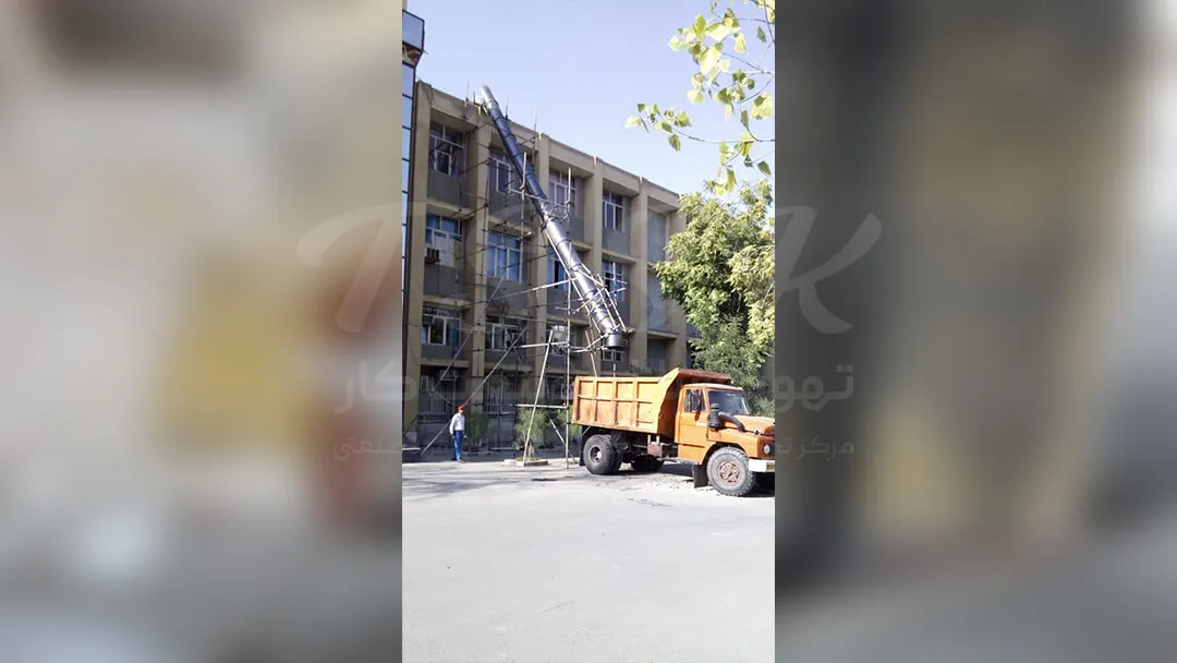 تخلیه نخاله های ساختمانی در کامیون